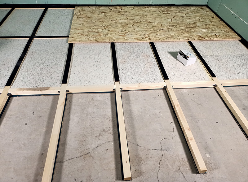 DB-heavy-panel-40 и деревянный каркас лаг
